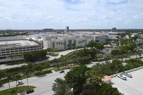 19501 W Country Club Drive 1412, Aventura FL - photo 6 of 32