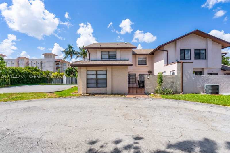 3 bedroom Condominium at 8186 NW 98th Ter 132, The Villas At Samari Lake, Hialeah Gardens — photo 1