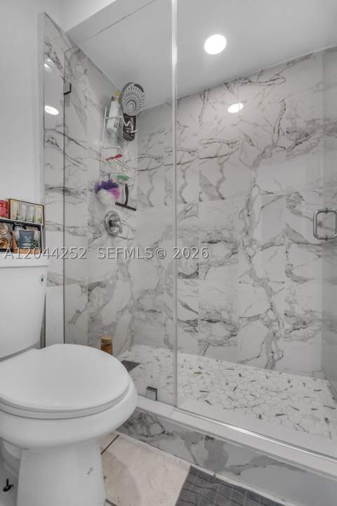 8186 NW 98th Ter 132, Hialeah Gardens FL - photo 14 of 35