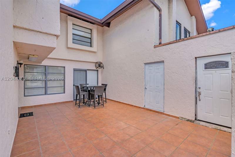 3 bedroom Condominium at 8186 NW 98th Ter 132, The Villas At Samari Lake, Hialeah Gardens — photo 2