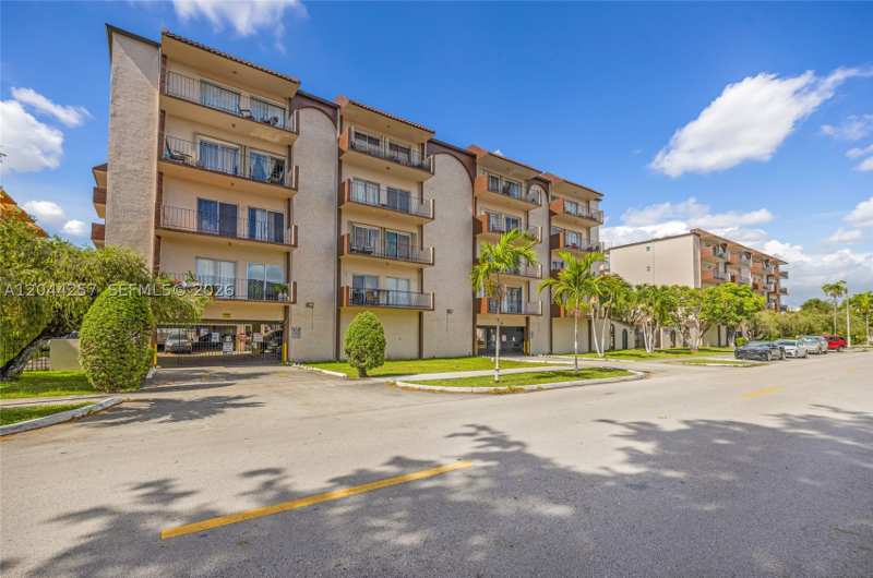 2 bedroom Condominium at 1950 W 54th St 206, Westland-Eden Condo I, Hialeah — photo 1