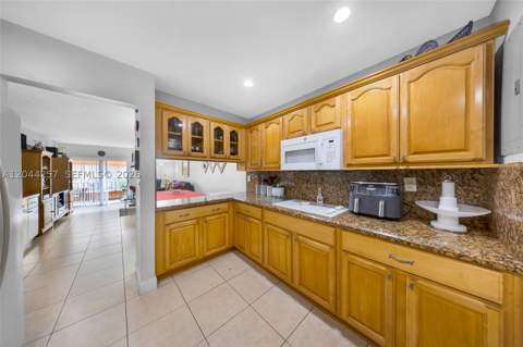 1950 W 54th St 206, Hialeah FL - photo 10 of 31