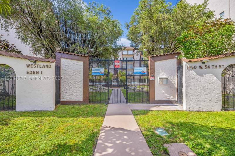 2 bedroom Condominium at 1950 W 54th St 206, Westland-Eden Condo I, Hialeah — photo 2