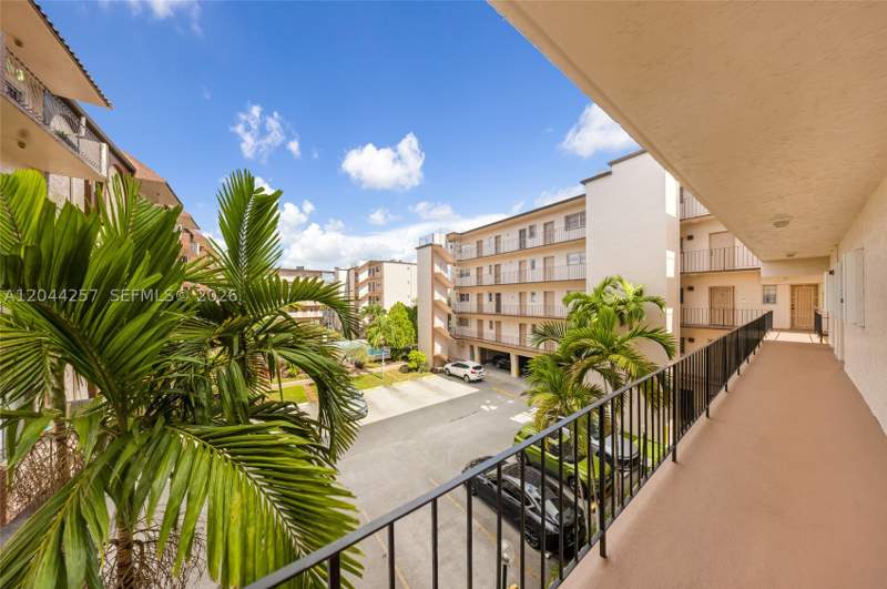 2 bedroom Condominium at 1950 W 54th St 206, Westland-Eden Condo I, Hialeah — photo 5