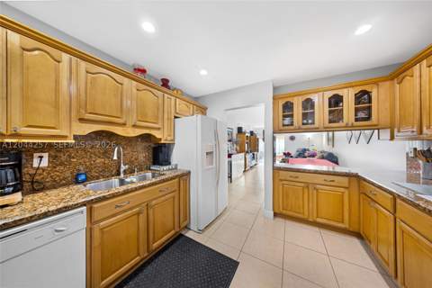 1950 W 54th St 206, Hialeah FL - photo 9 of 31