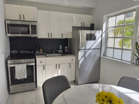 836 10th St 5, Miami Beach FL - photo 7 of 28