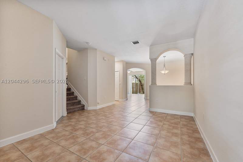 4 bedroom Townhouse at 1452 SE 25th Ave, Keys Garden, Homestead — photo 2