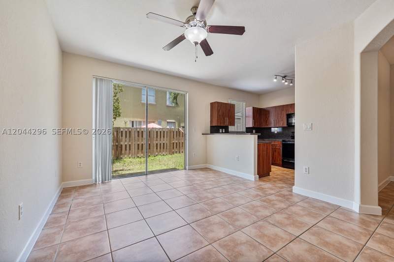 4 bedroom Townhouse at 1452 SE 25th Ave, Keys Garden, Homestead — photo 4