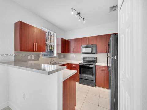 2482 SE 15th Ct, Homestead FL - photo 15 of 37