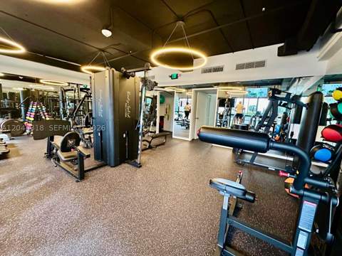 2555 Collins Ave 2006, Miami Beach FL - photo 21 of 27