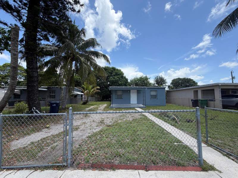2 bedroom SingleFamilyResidence at 2317 Rutland Street, Magnolia Gardens Consolida, Opa Locka — photo 3