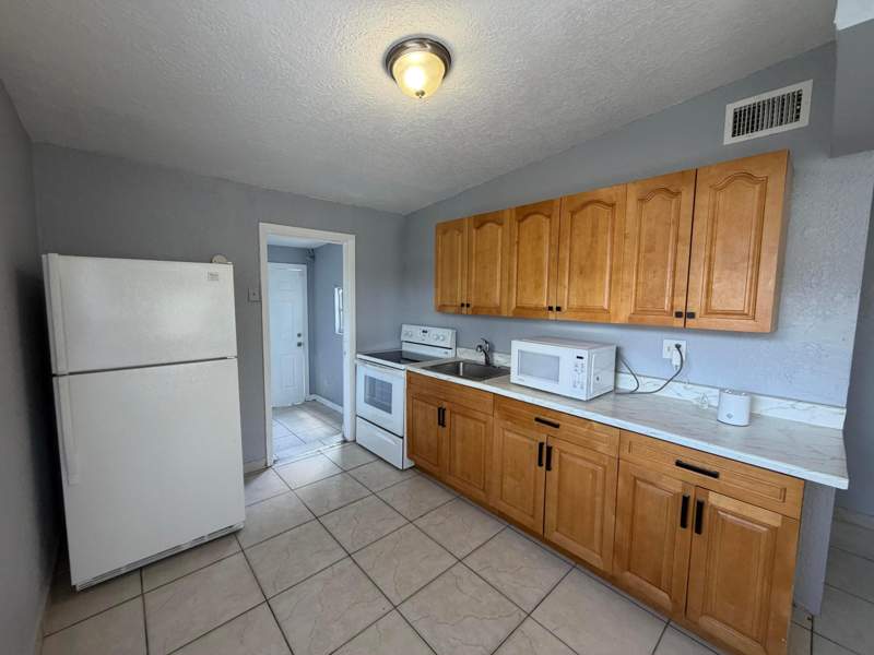2 bedroom SingleFamilyResidence at 2317 Rutland Street, Magnolia Gardens Consolida, Opa Locka — photo 5