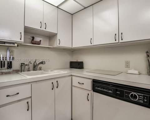 100 Bayview Dr 1620, Sunny Isles Beach FL - photo 12 of 35