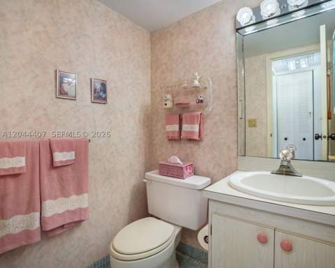 100 Bayview Dr 1620, Sunny Isles Beach FL - photo 18 of 35