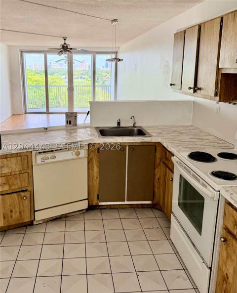 1780 NE 191st St 704-2, Miami FL - photo 9 of 20