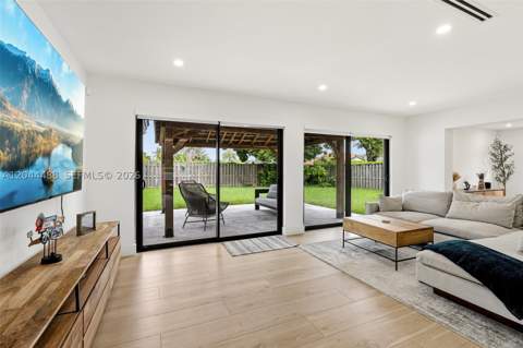 6816 SW 89th Ct, Miami FL - photo 14 of 57