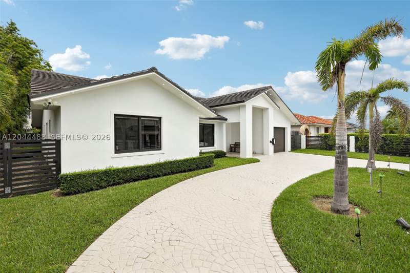 3 bedroom SingleFamilyResidence at 6816 SW 89th Ct, Bismark Sub, Miami — photo 5