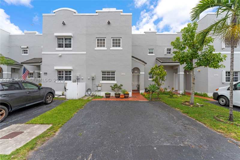 2 bedroom Townhouse at 12427 NW 7th Ln, Lake Pointe Sec 1, Miami — photo 1