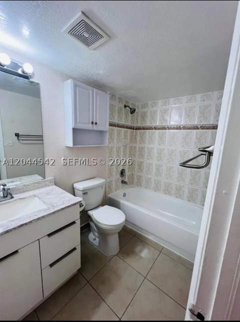 606 W 81st St 224, Hialeah FL - photo 7 of 10