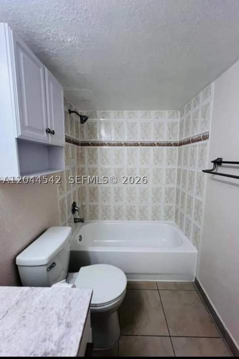 606 W 81st St 224, Hialeah FL - photo 8 of 10