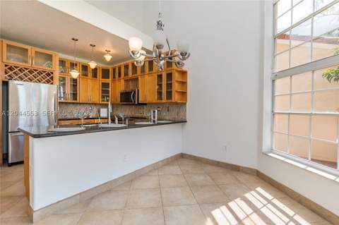 5132 NW 106th Ave, Doral FL - photo 8 of 35