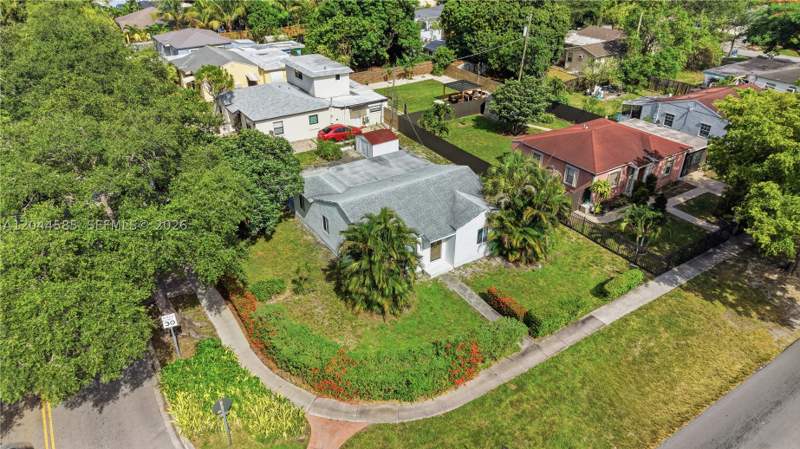 3 bedroom SingleFamilyResidence at 12475 NW 10th Ave, North Shore Heights, North Miami — photo 2