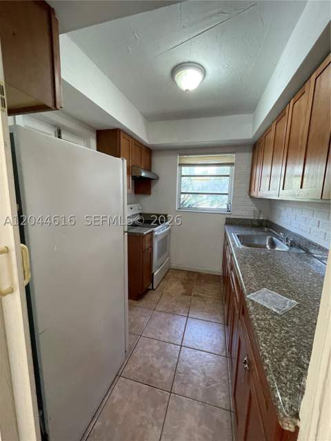 7841 Dunham Blvd 6, Miami FL - photo 6 of 18