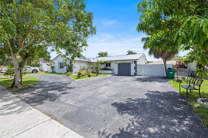 3 bedroom SingleFamilyResidence at 8014 SW 133rd Ct, Winston Park Unit 7, Miami — photo 2