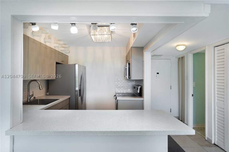 1 bedroom Condominium at 6900 Bay Dr 3H, Stanton House Condo, Miami Beach — photo 2