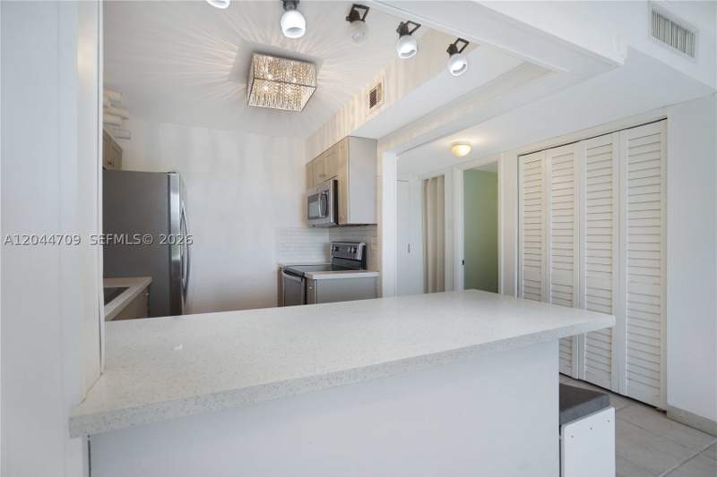 1 bedroom Condominium at 6900 Bay Dr 3H, Stanton House Condo, Miami Beach — photo 3