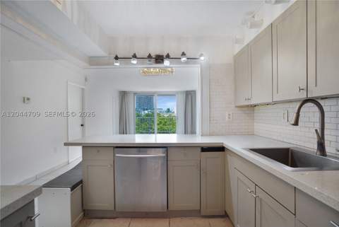 6900 Bay Dr 3H, Miami Beach FL - photo 6 of 34
