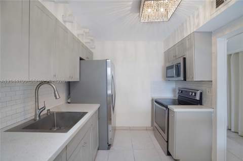 6900 Bay Dr 3H, Miami Beach FL - photo 7 of 34