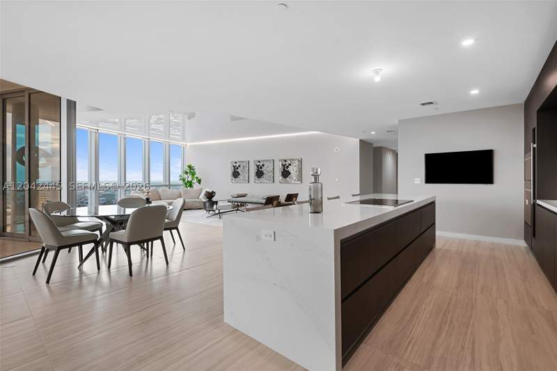 4 bedroom Condominium at 851 NE 1st Ave 4912, Paramount Miami Worldcent, Miami — photo 4