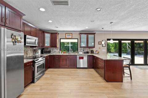 7430 SW 142nd Ter, Palmetto Bay FL - photo 11 of 43
