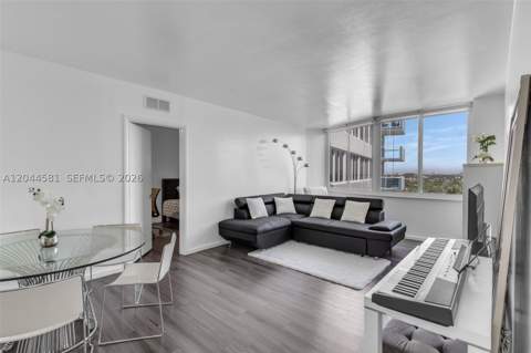 7441 Wayne Ave 10H, Miami Beach FL - photo 10 of 38