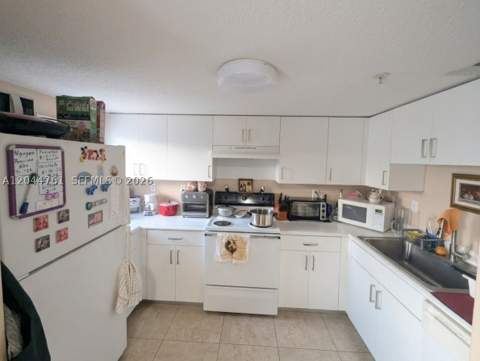 21 E 3rd St 205, Hialeah FL - photo 11 of 15