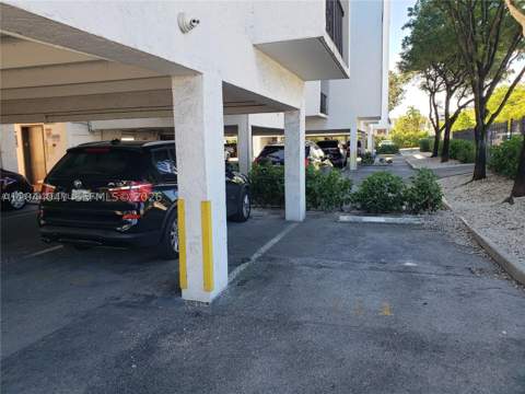 4550 W 16th Ave 301, Hialeah FL - photo 9 of 31