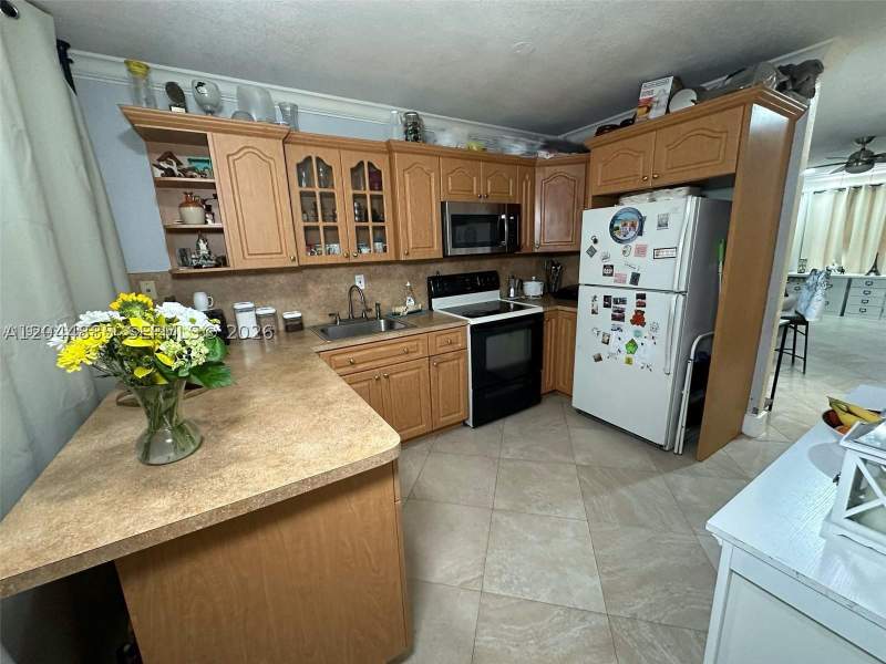 3 bedroom SingleFamilyResidence at 11537 SW 6th St, University Courts Sub, Sweetwater — photo 4