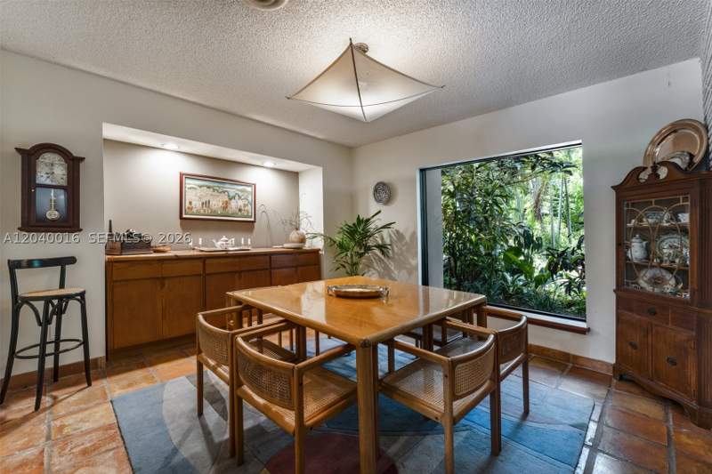 4 bedroom SingleFamilyResidence at 11100 SW 67th Ave, Hampshire Ests, Pinecrest — photo 2