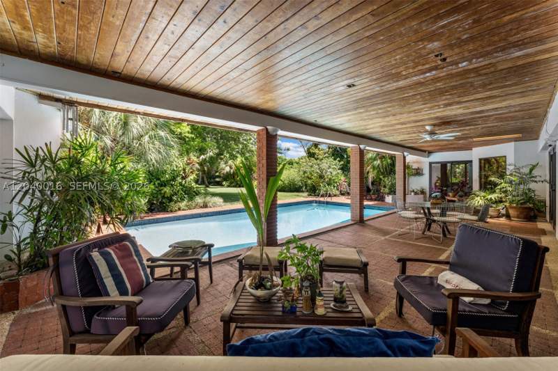 4 bedroom SingleFamilyResidence at 11100 SW 67th Ave, Hampshire Ests, Pinecrest — photo 4