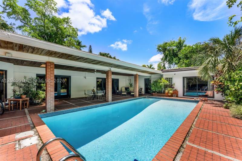 4 bedroom SingleFamilyResidence at 11100 SW 67th Ave, Hampshire Ests, Pinecrest — photo 5