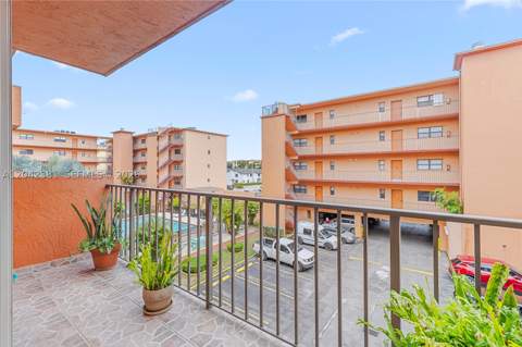 1800 W 54th St 209, Hialeah FL - photo 9 of 29