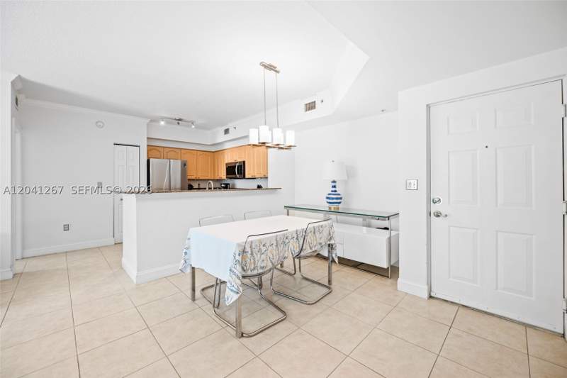 2 bedroom Condominium at 6861 SW 44th St 202, Gables Court Condo, Miami — photo 3