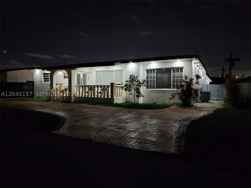 4 bedroom SingleFamilyResidence at 8240 SW 38th St, Deal Estates, Miami — photo 5