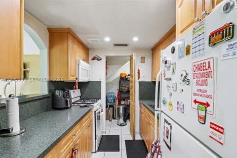 1300 W 53rd St 25, Hialeah FL - photo 14 of 28