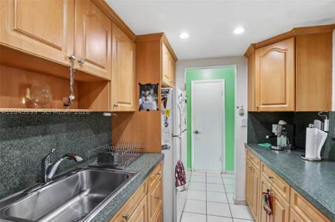 1300 W 53rd St 25, Hialeah FL - photo 16 of 28