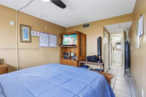 1300 W 53rd St 25, Hialeah FL - photo 22 of 28