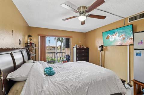 1300 W 53rd St 25, Hialeah FL - photo 24 of 28