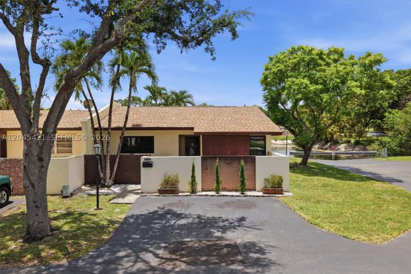3 bedroom Villa at 13776 Kendale Lakes Dr, Kendale Lakes North Sec 1, Miami — photo 1