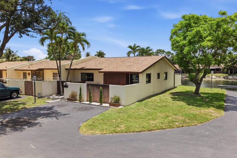 3 bedroom Villa at 13776 Kendale Lakes Dr, Kendale Lakes North Sec 1, Miami — photo 2